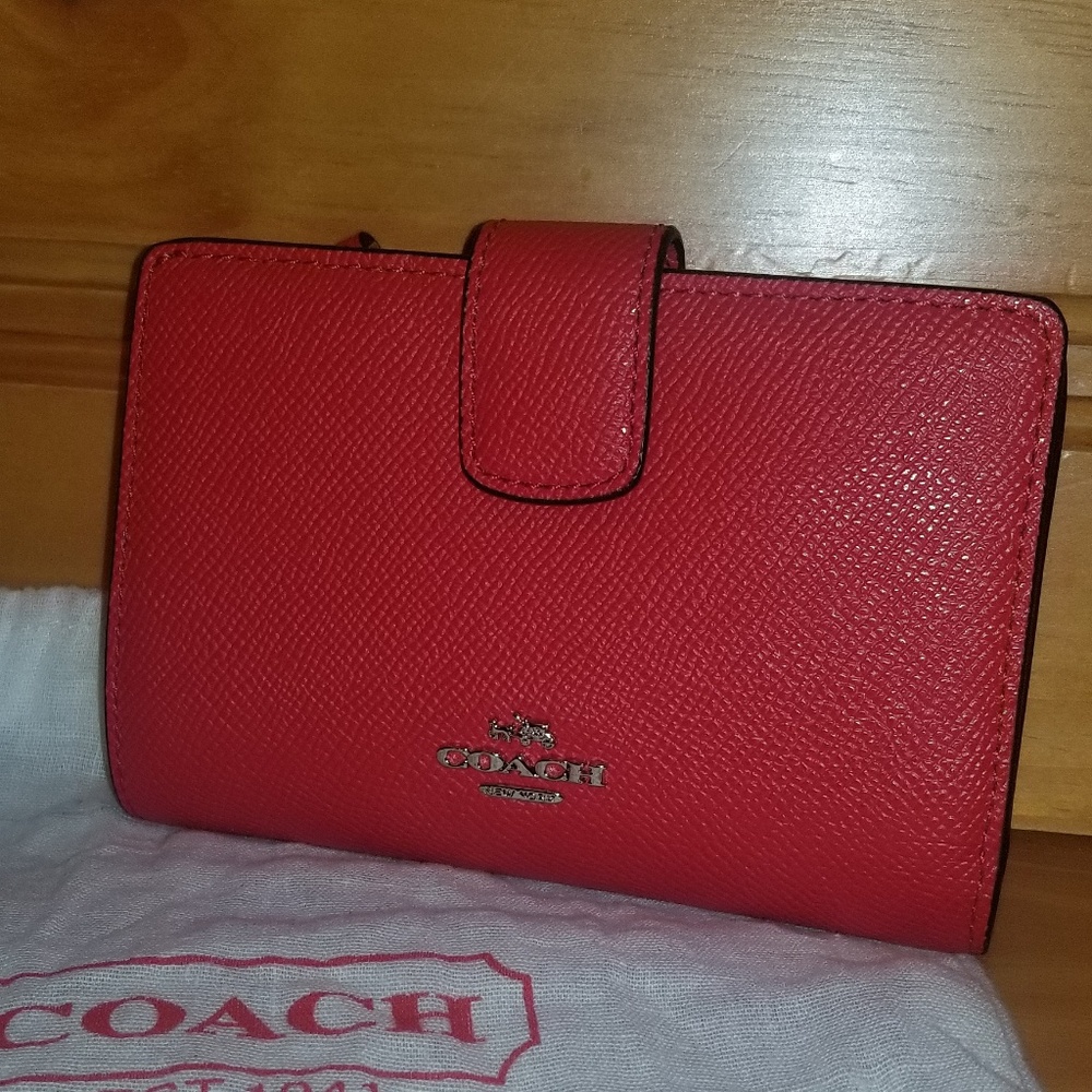 SOLD-NWT COACH TRUE RED CROSS GRAIN LEATHER WALLET